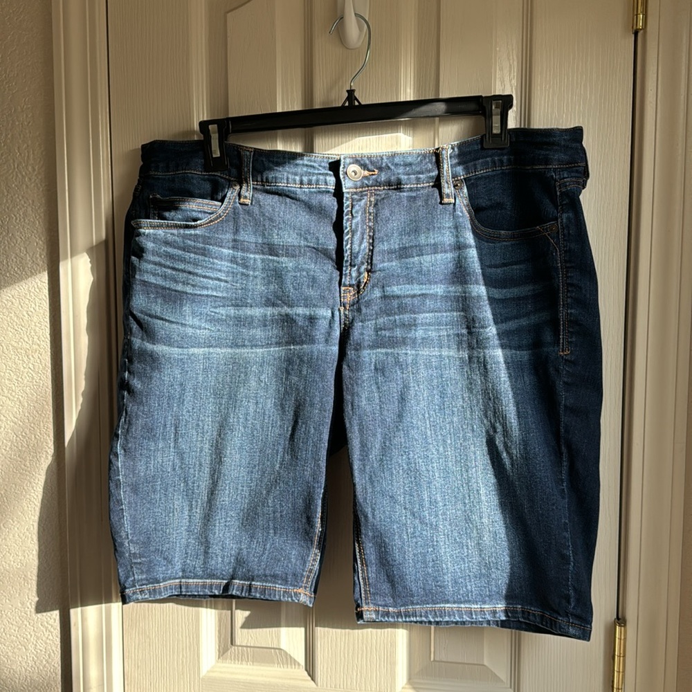 JCP BLUE DENIM SHORTS SZ 20W